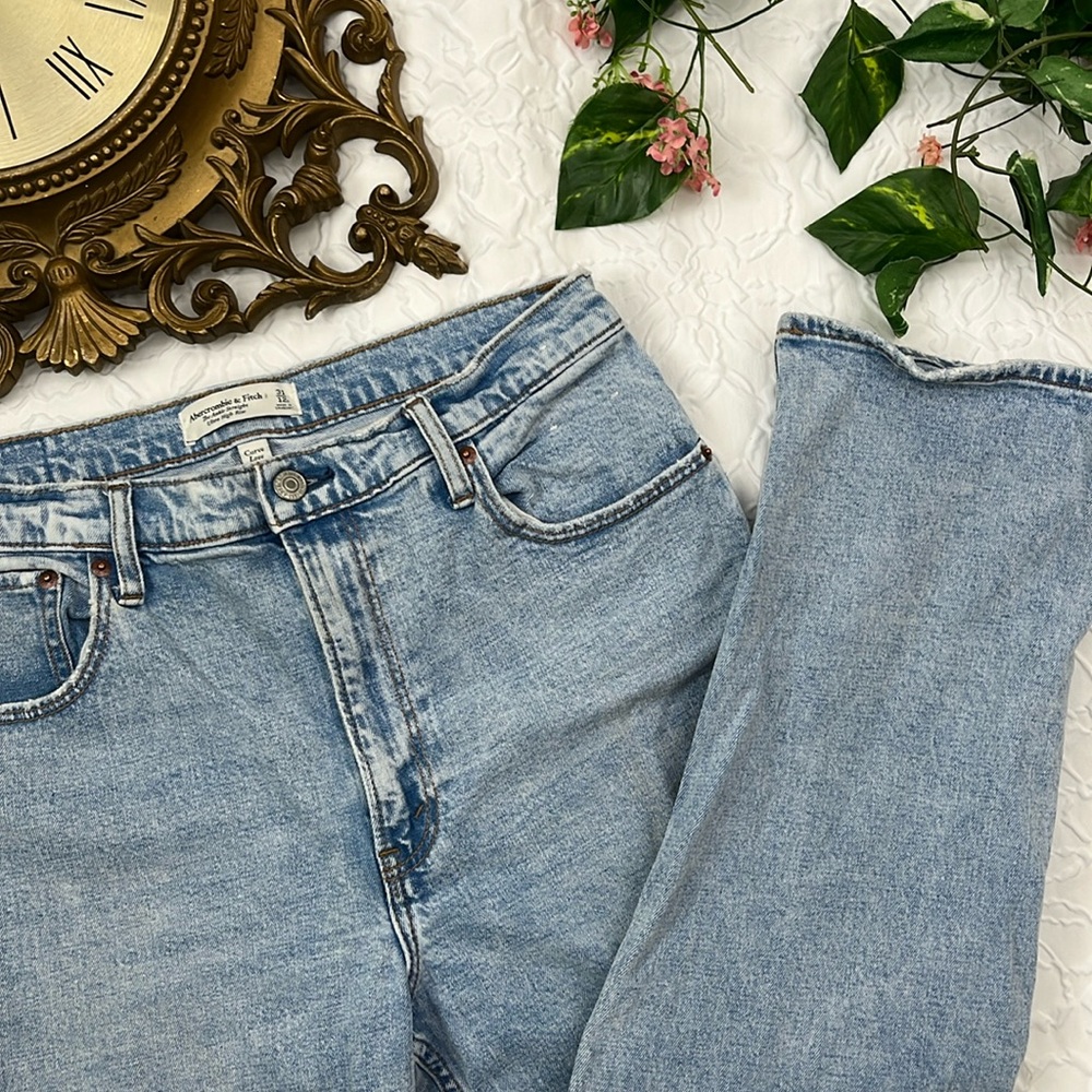 Abercrombie & Fitch Ankle Straight Ultra High Rise Jeans